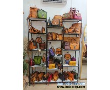 2. KỆ TRƯNG BÀY: Túi Xách - Giày Dép - Quần Áo - Phụ Kiện